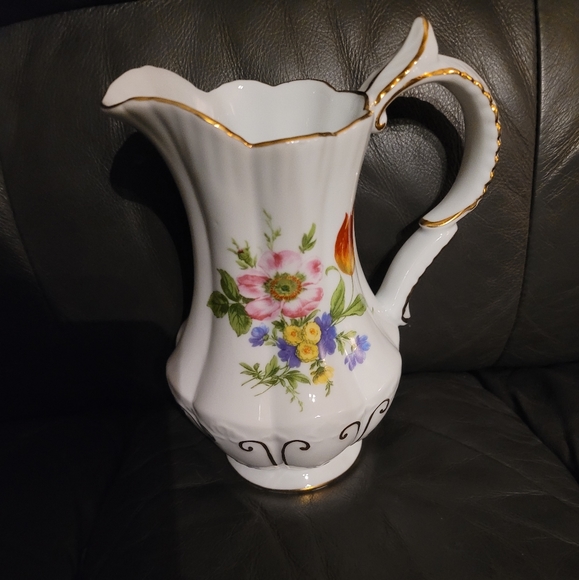 Royal Danube- Floral pitcher - Picture 1 of 2